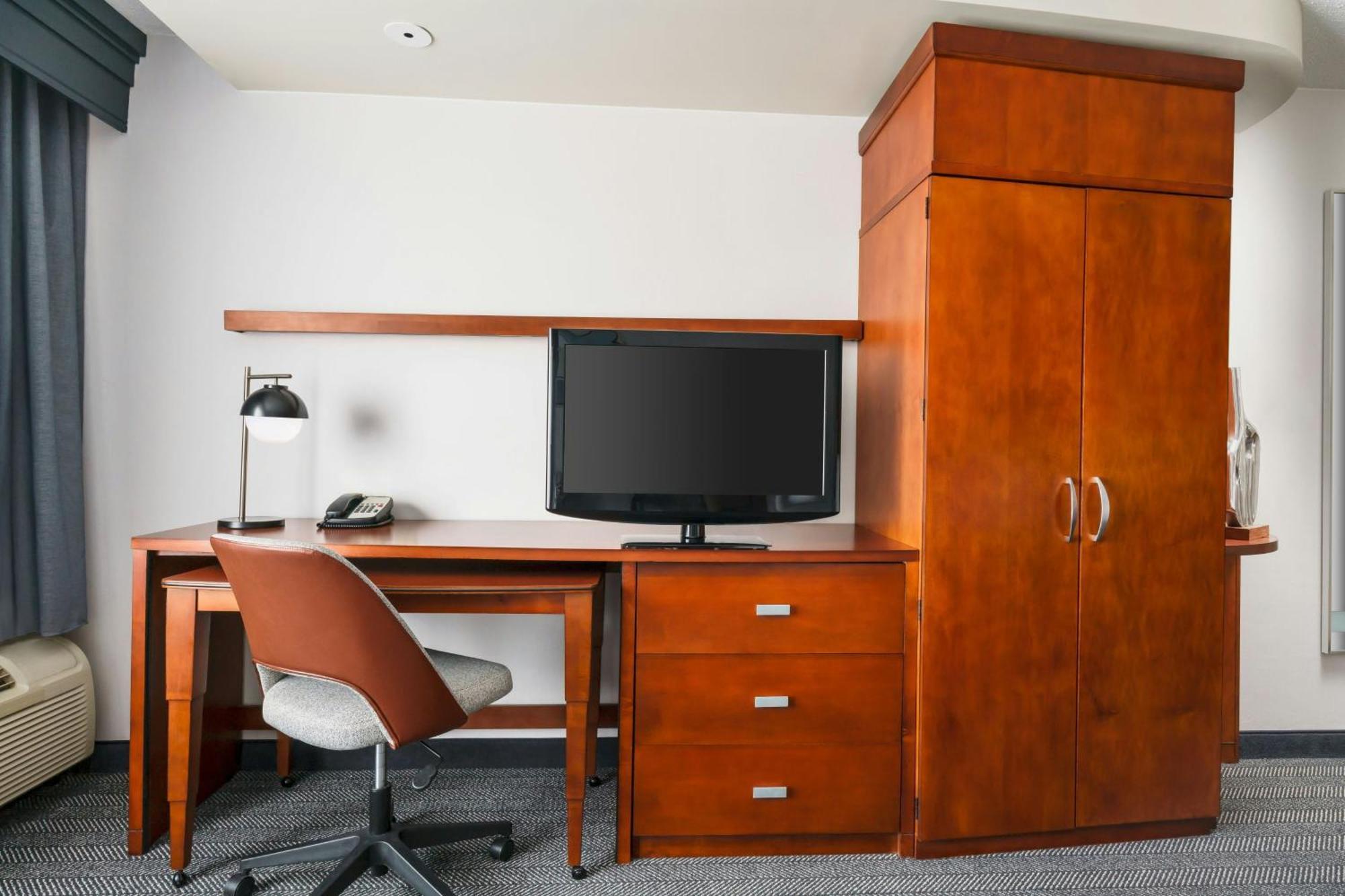 Courtyard Hartford Farmington Hotel Екстериор снимка