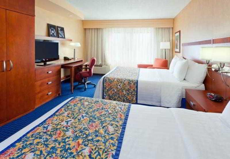 Courtyard Hartford Farmington Hotel Стая снимка