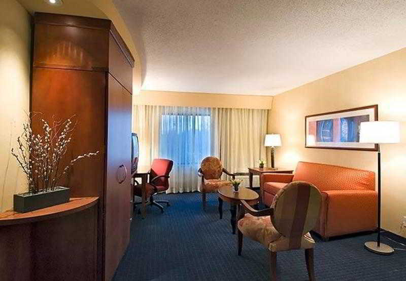 Courtyard Hartford Farmington Hotel Екстериор снимка